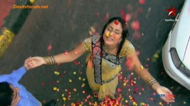 523716_467885103222027_2078047395_n