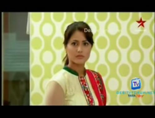 nr83O - HINA KHAN 2012-NEW