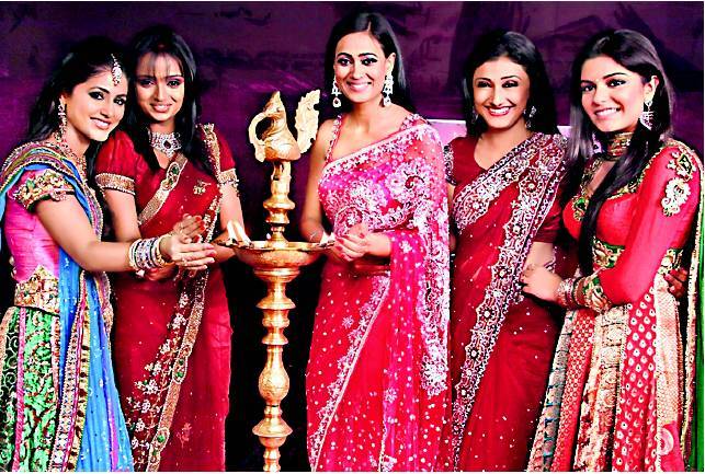 Pc0570600 - HINA KHAN 2012-NEW