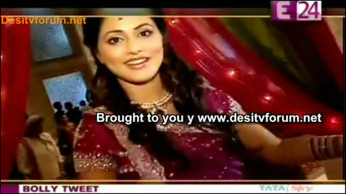 66-vert - HINA KHAN 2012-NEW