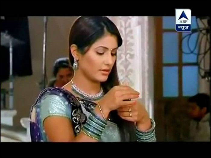 78-vert - HINA KHAN 2012-NEW
