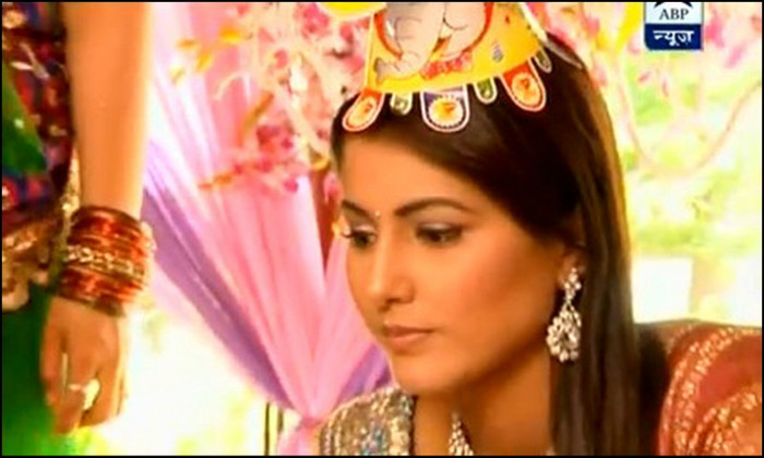 85-vert - HINA KHAN 2012-NEW