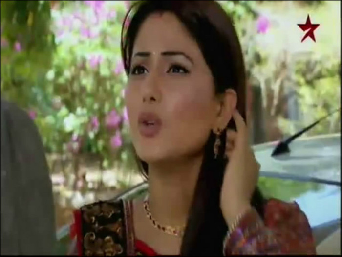 215-vert - HINA KHAN 2012-NEW