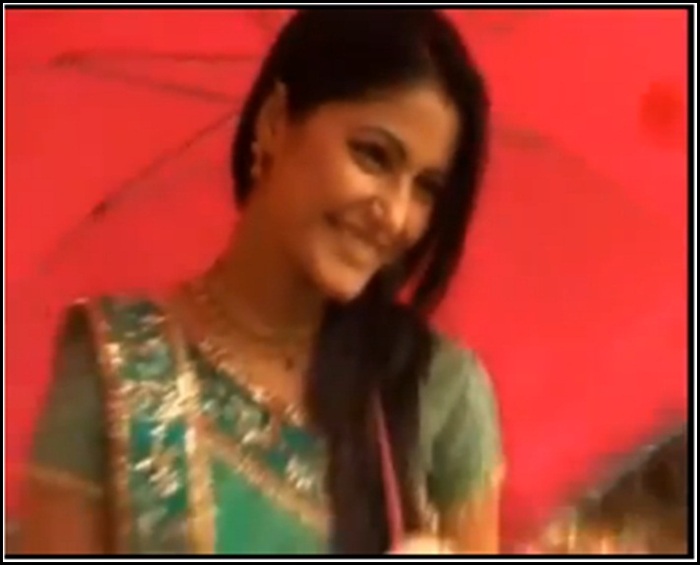 2-vert - HINA KHAN 2012-NEW