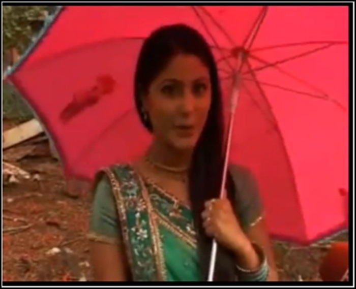 4-vert - HINA KHAN 2012-NEW