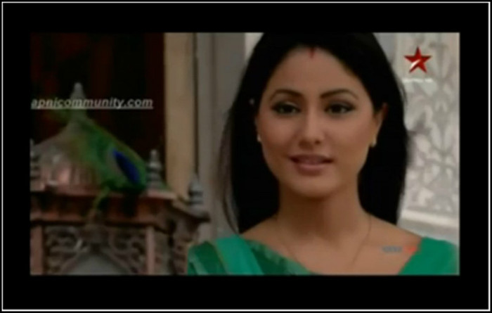 23-vert - HINA KHAN 2012-NEW