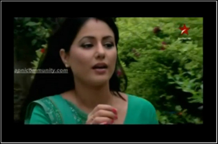 26-vert - HINA KHAN 2012-NEW