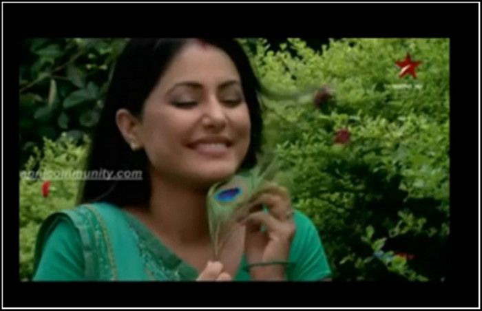 29-vert - HINA KHAN 2012-NEW