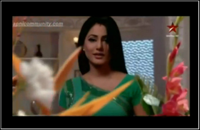31-vert - HINA KHAN 2012-NEW