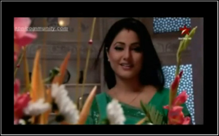 32-vert - HINA KHAN 2012-NEW