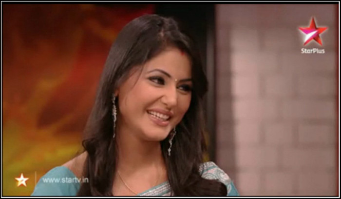 37-vert - HINA KHAN 2012-NEW