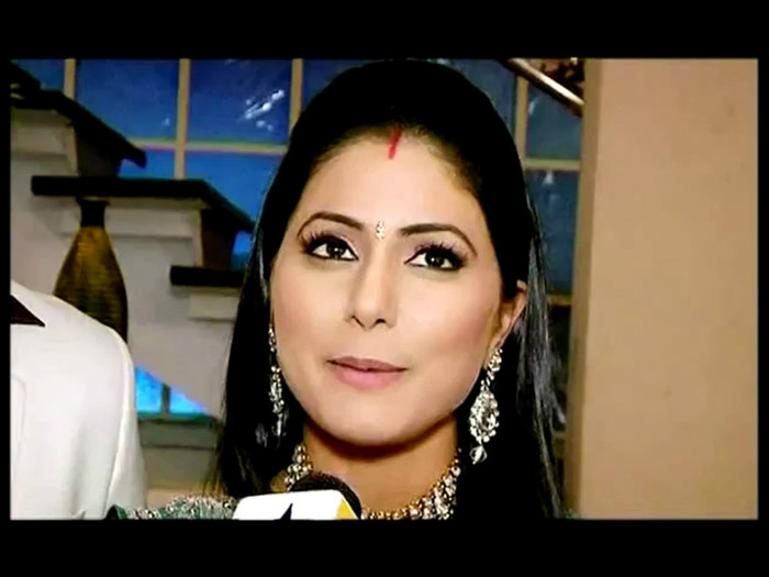 44-vert - HINA KHAN 2012-NEW