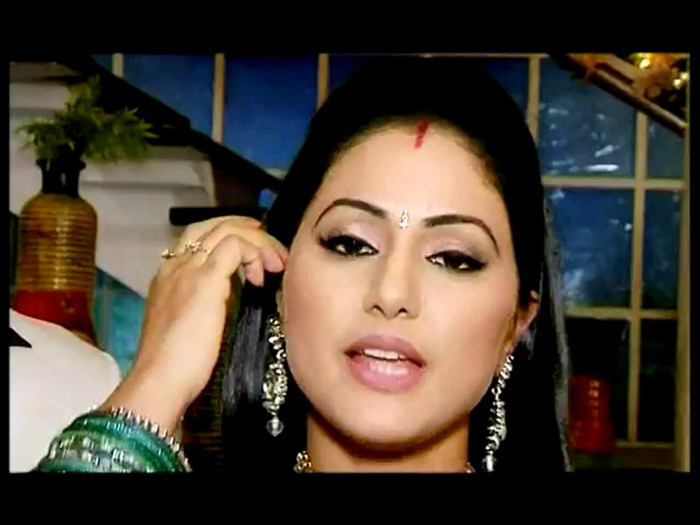 51-vert - HINA KHAN 2012-NEW