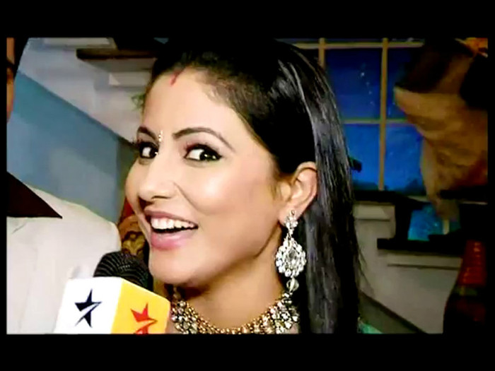 53-vert - HINA KHAN 2012-NEW