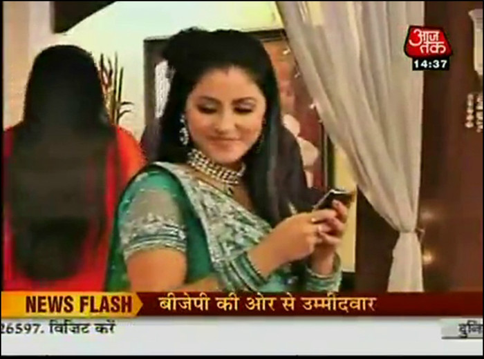 56-vert - HINA KHAN 2012-NEW