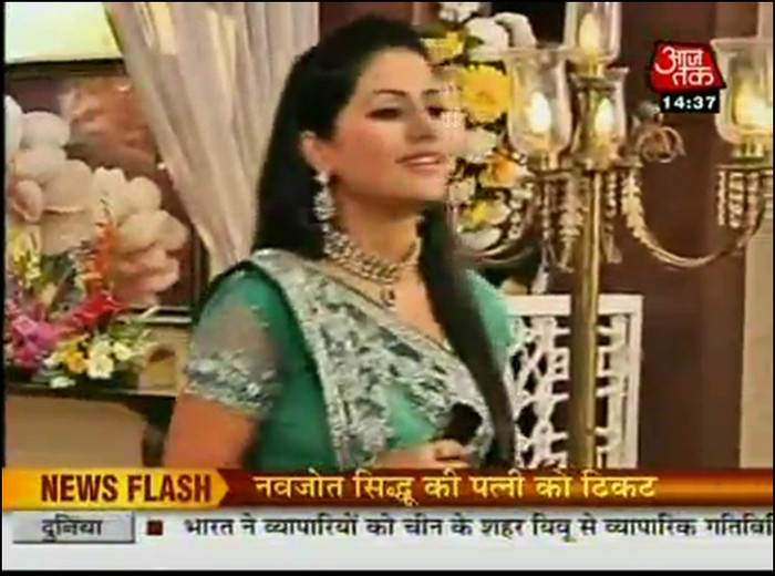 57-vert - HINA KHAN 2012-NEW
