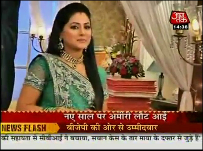 58-vert - HINA KHAN 2012-NEW