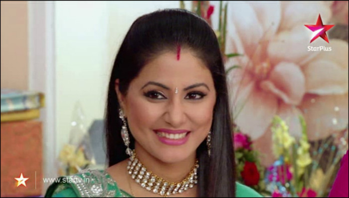 70-vert - HINA KHAN 2012-NEW