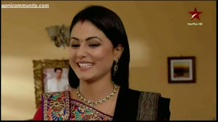 73-vert - HINA KHAN 2012-NEW