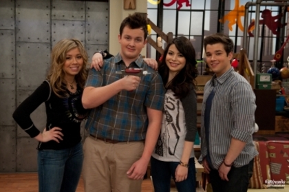 normal_01 - iCarly - Episode Stills - iBattle Chip