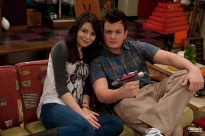 normal_06 - iCarly - Episode Stills - iBattle Chip