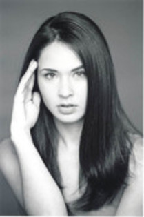 75962446_OHPRNYD - Adriana Louvier