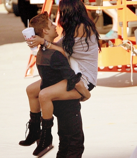 Selena Si Justin - Poze Cu Justin Bieber si Selena Gomez