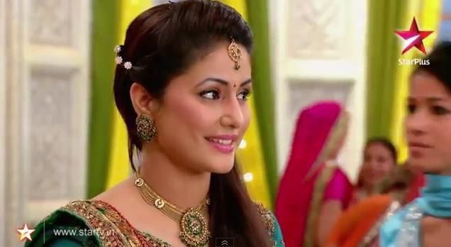 292592_438218302870427_271356519556607_96451607_1011174492_n - HINA KHAN 2012-NEW