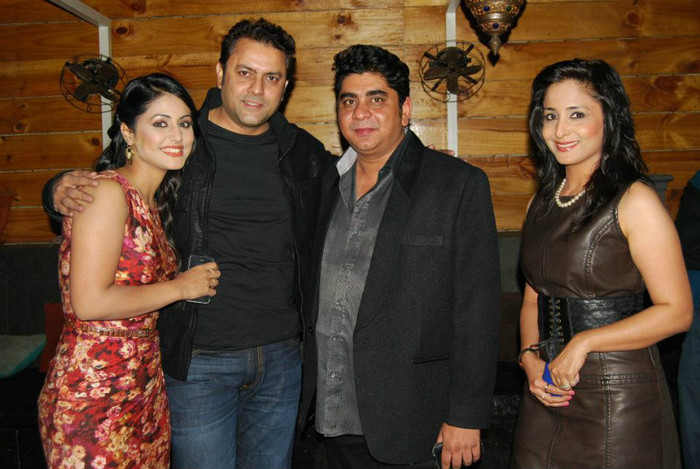 421008_327080590675716_100001213323938_987634_563343967_n - HINA KHAN 2012-NEW