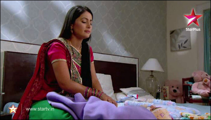 10-vert - HINA KHAN 2012-NEW