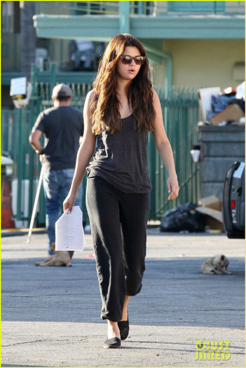 selena-gomez-parental-guidance-set-01