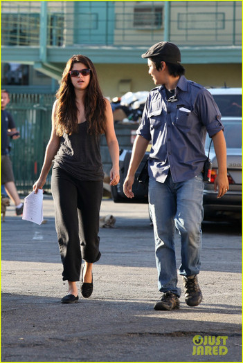 selena-gomez-parental-guidance-set-02