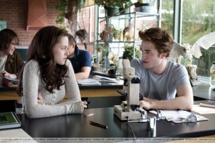 Bella_and_Edward_in_Biology - bella si edward