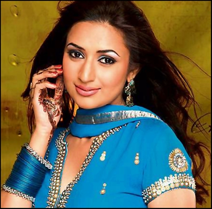 ` Divya - xq -       Divyanka Tripathi - xq