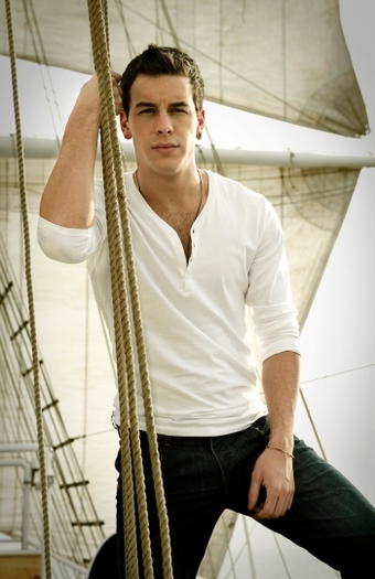 hrsg27f1hz227ie1sv4dd775efc4eac_mario-casas-en-el-barco - Actorul meu preferat Mario Casas