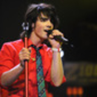 joe-jonas-661447l-thumbnail_gallery - Joe Jonas