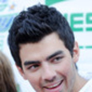 joe-jonas-704352l-thumbnail_gallery - Joe Jonas