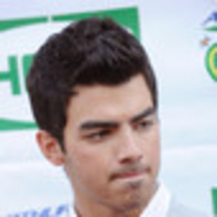 joe-jonas-743638l-thumbnail_gallery