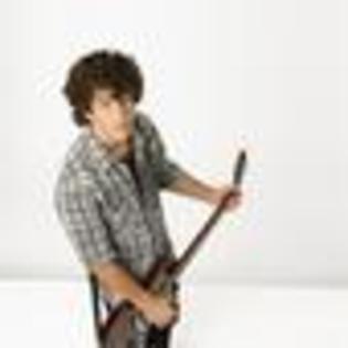 nick-jonas-167836l-thumbnail_gallery