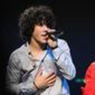 nick-jonas-755394l-thumbnail_gallery