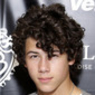 nick-jonas-900781l-thumbnail_gallery