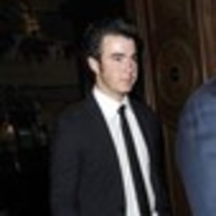 kevin-jonas-622407l-thumbnail_gallery