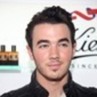 kevin-jonas-626247l-thumbnail_gallery