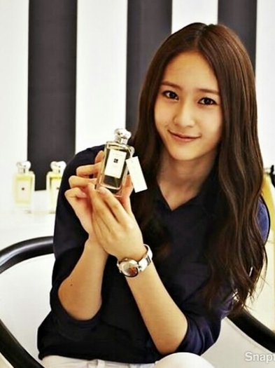 Krystal Jung ;x . <33