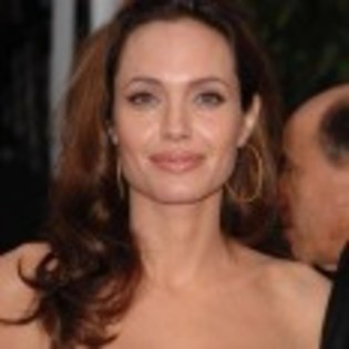 Angelina-Jolie-1208268843
