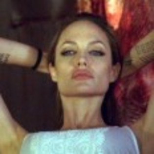 Angelina-Jolie-1208267107