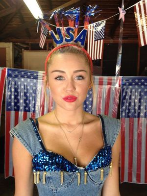 1207042 - Miley Cyrus