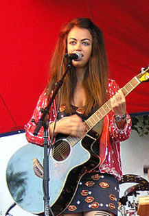 200px-Aura_Dione_with_band_cropped - Aura Dione