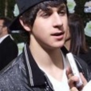 David_Henrie_1265268184_0