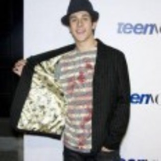 David_Henrie_1265268112_4